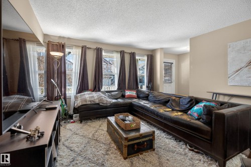 5636 18 Avenue, Edmonton, AB - Indoor Photo Showing Living Room