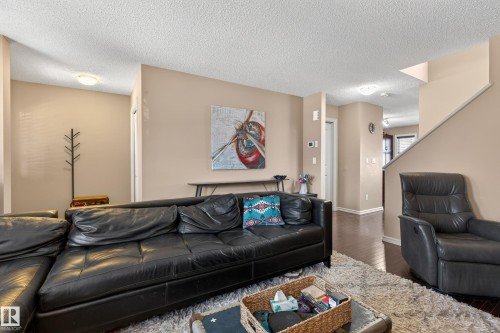5636 18 Avenue, Edmonton, AB - Indoor Photo Showing Living Room