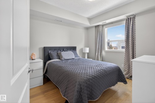 202 9819 104 Street, Edmonton, AB - Indoor Photo Showing Bedroom