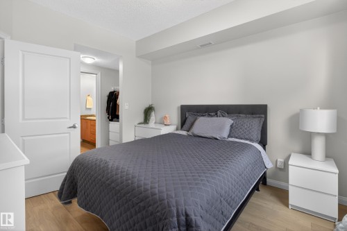 202 9819 104 Street, Edmonton, AB - Indoor Photo Showing Bedroom