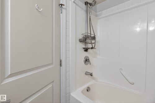 202 9819 104 Street, Edmonton, AB - Indoor Photo Showing Bathroom