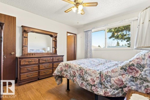 35 Oatway Drive, Stony Plain, AB - Indoor Photo Showing Bedroom
