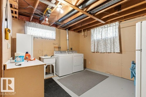 35 Oatway Drive, Stony Plain, AB - Indoor Photo Showing Laundry Room