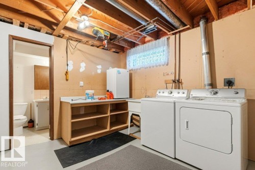 35 Oatway Drive, Stony Plain, AB - Indoor Photo Showing Laundry Room