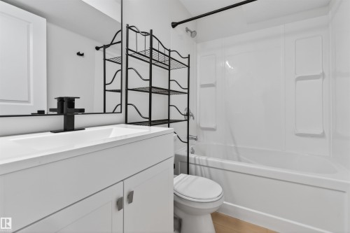 5348 Lark Landing, Edmonton, AB - Indoor Photo Showing Bathroom