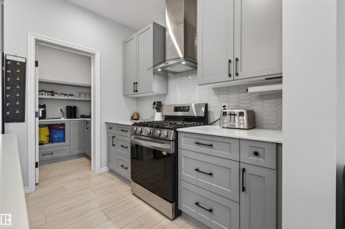 5348 Lark Landing, Edmonton, AB - Indoor Photo Showing Kitchen With Upgraded Kitchen