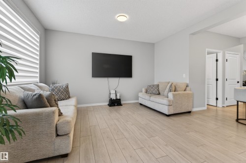 5348 Lark Landing, Edmonton, AB - Indoor Photo Showing Living Room