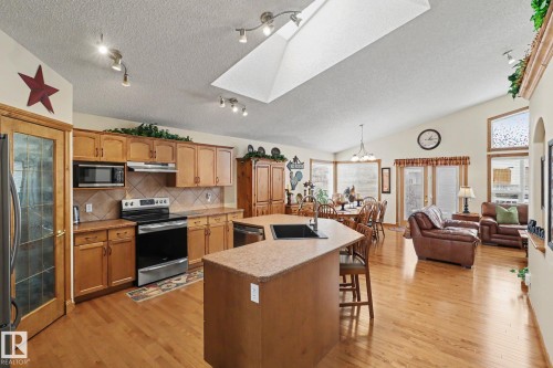 5 Richelieu Place, Beaumont, AB - Indoor Photo Showing Kitchen With Double Sink