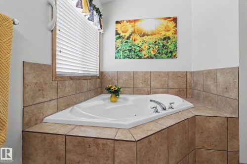 5 Richelieu Place, Beaumont, AB - Indoor Photo Showing Bathroom