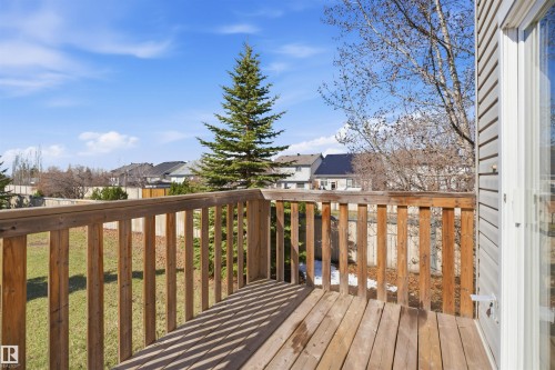 Wood deck with natural finish and a railing system - 19 15151 43 Street, Edmonton, AB - Outdoor