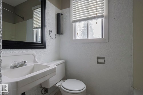13519 107A Avenue, Edmonton, AB - Indoor Photo Showing Bathroom