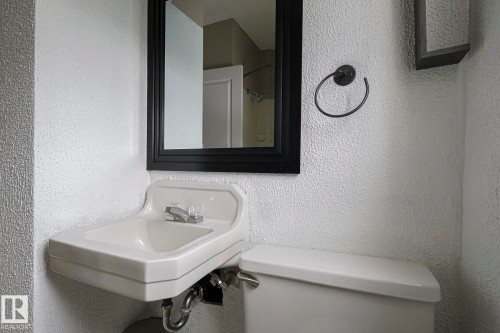 13519 107A Avenue, Edmonton, AB - Indoor Photo Showing Bathroom