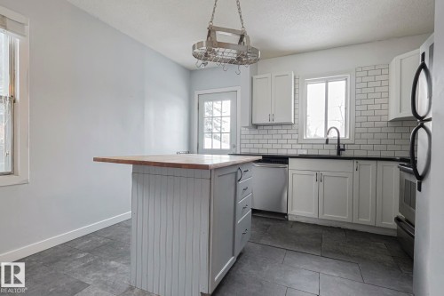 13519 107A Avenue, Edmonton, AB - Indoor Photo Showing Kitchen