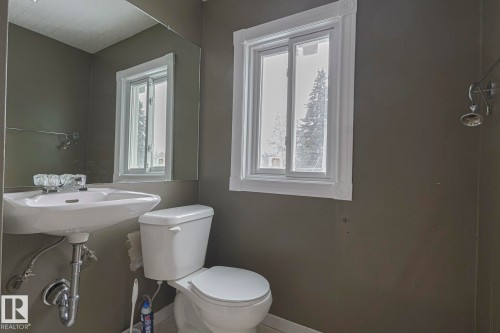 13519 107A Avenue, Edmonton, AB - Indoor Photo Showing Bathroom