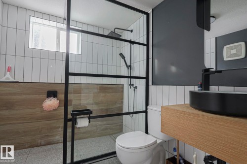 13519 107A Avenue, Edmonton, AB - Indoor Photo Showing Bathroom