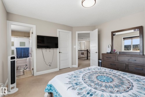 Carpeted bedroom featuring neutral wall paint and a flush-mount ceiling light - 731 57 Street Sw, Edmonton, AB - Indoor Photo Showing Bedroom
