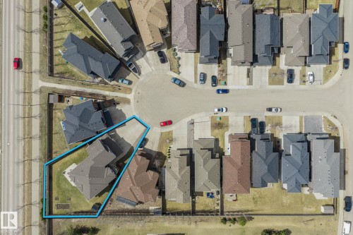 Residential property on a cul-de-sac lot with a paved driveway - 731 57 Street Sw, Edmonton, AB - Other