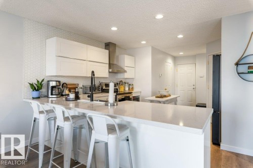 22 Deacon Place, St. Albert, AB - Indoor Photo Showing Kitchen With Upgraded Kitchen