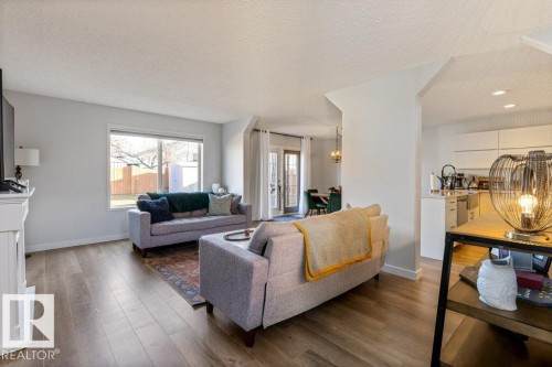 22 Deacon Place, St. Albert, AB - Indoor Photo Showing Living Room