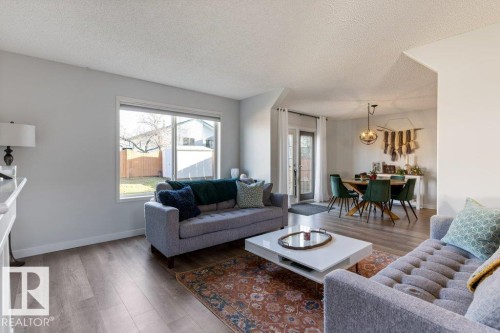 22 Deacon Place, St. Albert, AB - Indoor Photo Showing Living Room