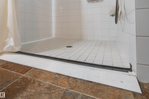 221 16303 95 Street, Edmonton, AB - Indoor Photo Showing Bathroom