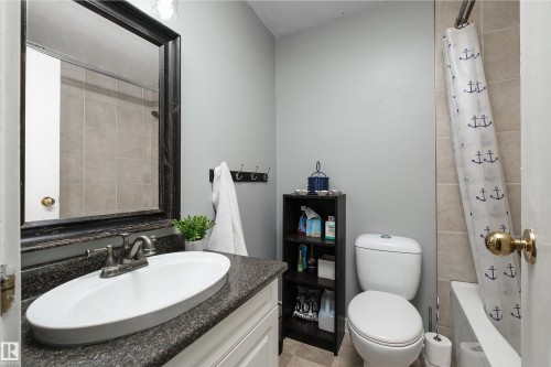 17828 91 Street, Edmonton, AB - Indoor Photo Showing Bathroom