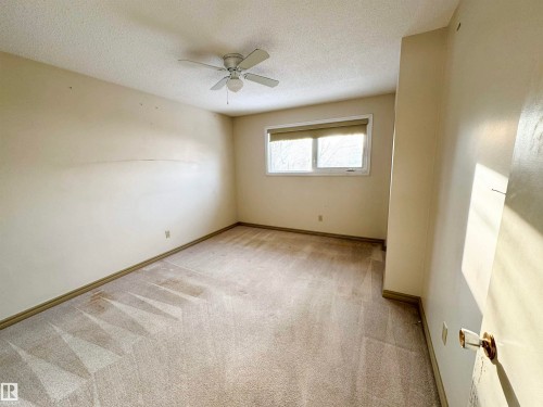 Room featuring carpeted flooring and a window with blinds - 8507 35 Avenue, Edmonton, AB - Indoor Photo Showing Other Room