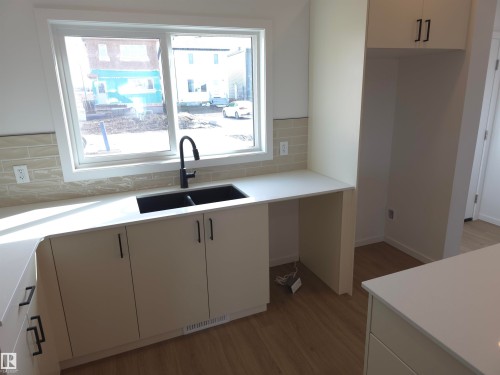 43 Eton Link, Spruce Grove, AB - Indoor Photo Showing Kitchen With Double Sink