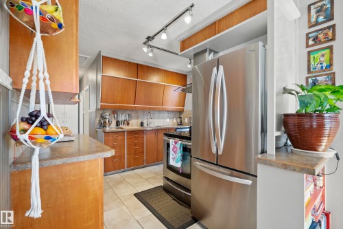 8946 80 Avenue, Edmonton, AB - Indoor Photo Showing Kitchen With Stainless Steel Kitchen