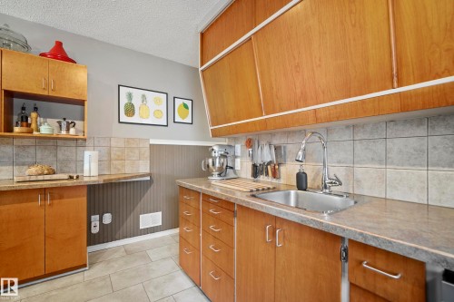 8946 80 Avenue, Edmonton, AB - Indoor Photo Showing Kitchen