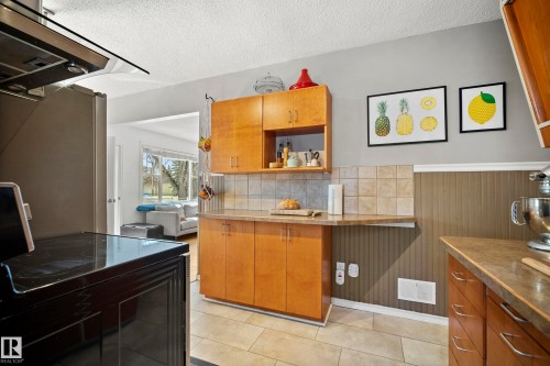 8946 80 Avenue, Edmonton, AB - Indoor Photo Showing Kitchen