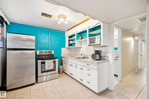 8946 80 Avenue, Edmonton, AB - Indoor Photo Showing Kitchen