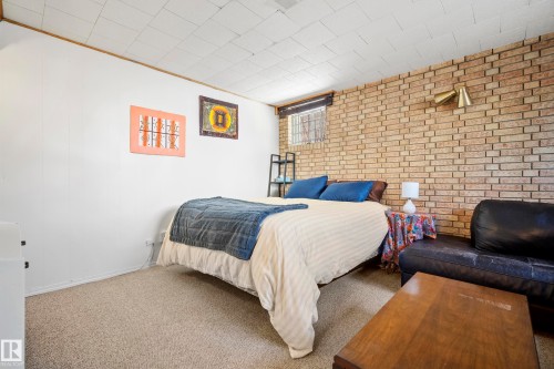 8946 80 Avenue, Edmonton, AB - Indoor Photo Showing Bedroom
