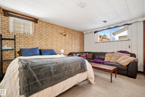 8946 80 Avenue, Edmonton, AB - Indoor Photo Showing Bedroom
