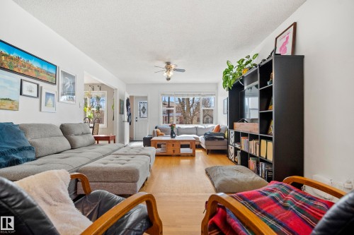 8946 80 Avenue, Edmonton, AB - Indoor Photo Showing Other Room