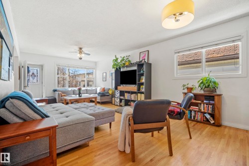 8946 80 Avenue, Edmonton, AB - Indoor