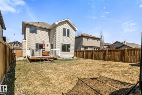Expansive backyard with a wood deck, white railing, and exterior siding - 41 Heron Crescent, Spruce Grove, AB - Outdoor With Deck Patio Veranda With Exterior