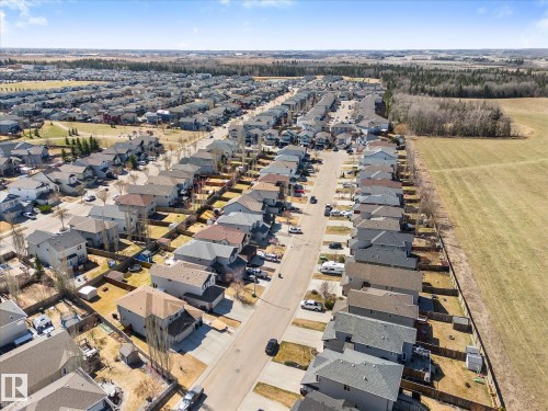 Aerial overview of a residential neighborhood featuring detached homes with varied rooflines and siding materials - 41 Heron Crescent, Spruce Grove, AB - Outdoor With View