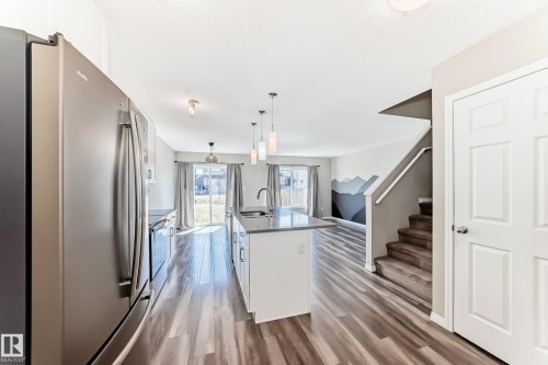 5227 Crabapple Link, Edmonton, AB - Indoor Photo Showing Kitchen