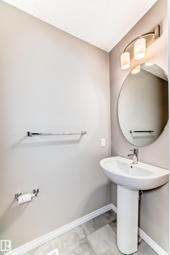 5227 Crabapple Link, Edmonton, AB - Indoor Photo Showing Bathroom