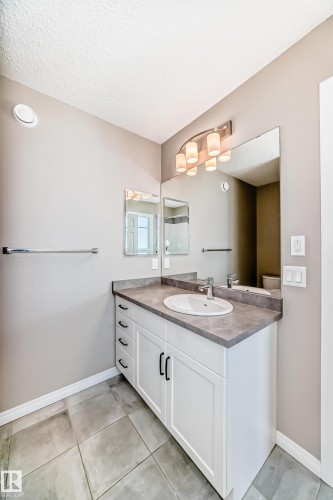 5227 Crabapple Link, Edmonton, AB - Indoor Photo Showing Bathroom