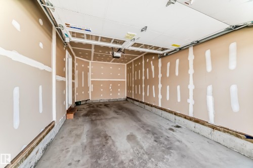 5227 Crabapple Link, Edmonton, AB - Indoor Photo Showing Garage