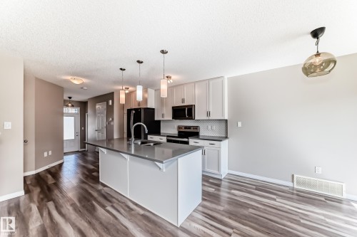 5227 Crabapple Link, Edmonton, AB - Indoor Photo Showing Kitchen With Upgraded Kitchen