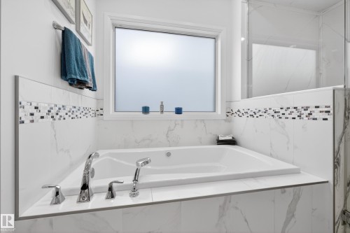 9245 87 Street, Edmonton, AB - Indoor Photo Showing Bathroom