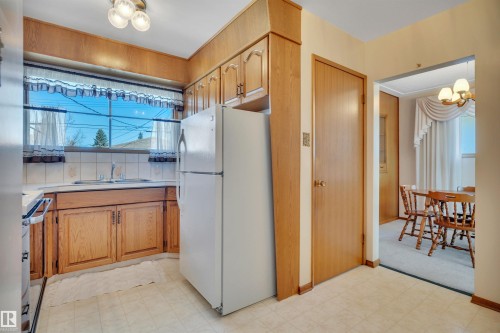 6208 94A Avenue, Edmonton, AB - Indoor Photo Showing Other Room
