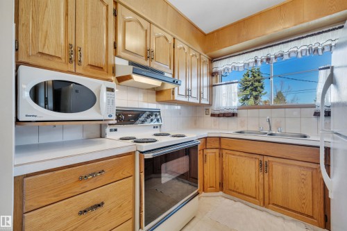 6208 94A Avenue, Edmonton, AB - Indoor Photo Showing Kitchen With Double Sink