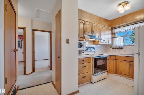 6208 94A Avenue, Edmonton, AB - Indoor Photo Showing Kitchen