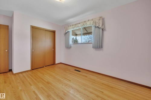 6208 94A Avenue, Edmonton, AB - Indoor Photo Showing Other Room