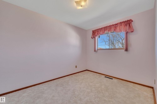 6208 94A Avenue, Edmonton, AB - Indoor Photo Showing Other Room