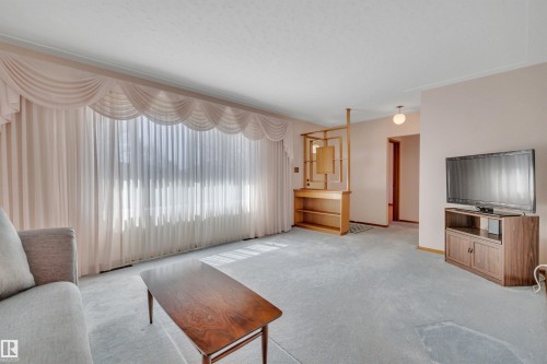 6208 94A Avenue, Edmonton, AB - Indoor